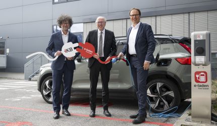 IKB Vorstand bei der E-Ladestation