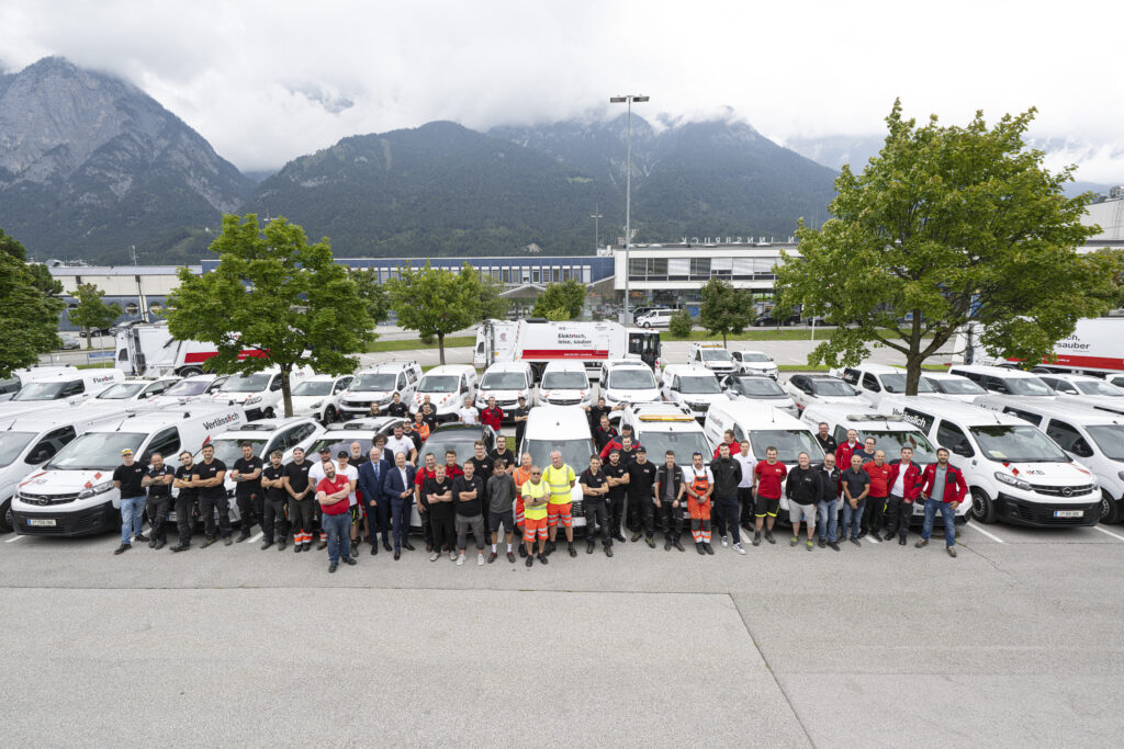 E-Fuhrpark IKB mit Mitarbeiter