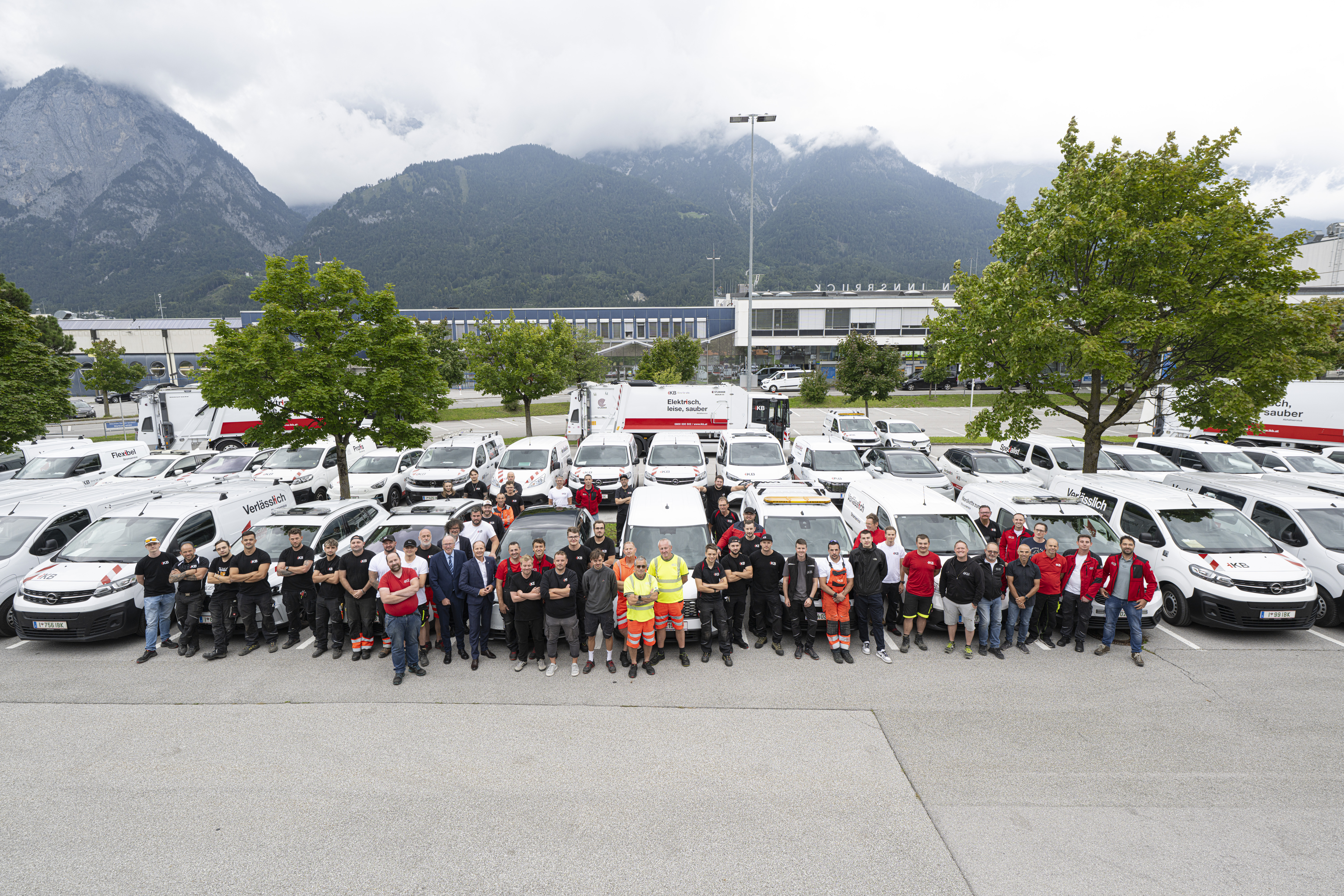 E-Fuhrpark IKB mit Mitarbeiter